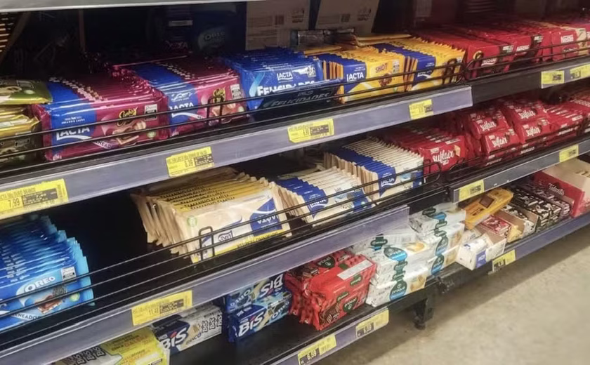 Homem é preso após furtar 71 itens de doces em supermercado no Benedito Bentes