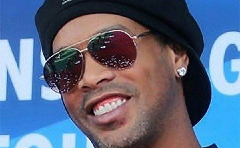 Após não pagar multa, Ronaldinho tem passaporte apreendido