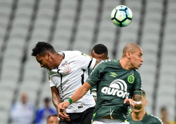 Em Itaquera, Corinthians empata com a Chapecoense na estreia
