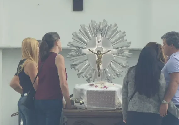 Corpo de professora morta em ataque dentro de escola é velado na Zona Oeste de SP