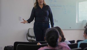 Delegada da PC capacita servidores da maternidade Santa Mônica