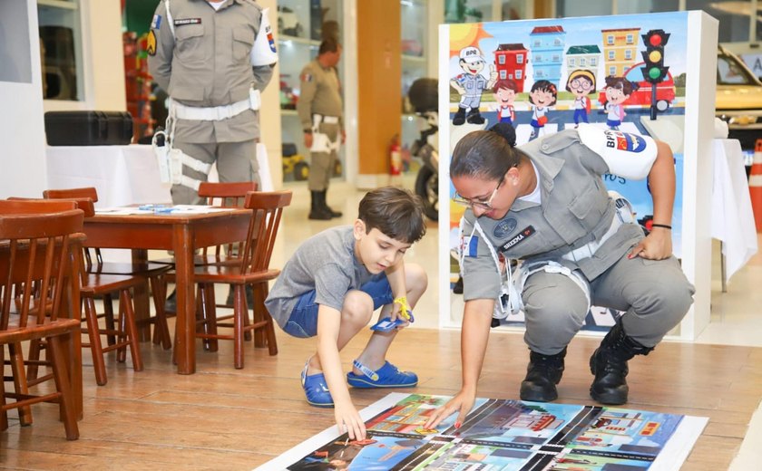 Polícia Militar promove exposição da Semana Nacional do Trânsito