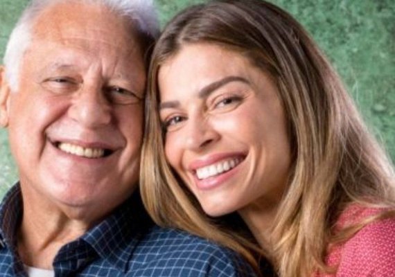 Vem por aí! Bêbado, Alberto cai em piscina e é salvo de afogamento por Paloma