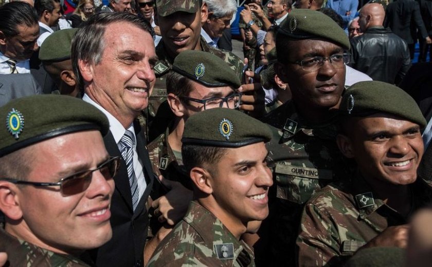Jornalista revela como Forças Armadas construíram candidatura de Jair Bolsonaro