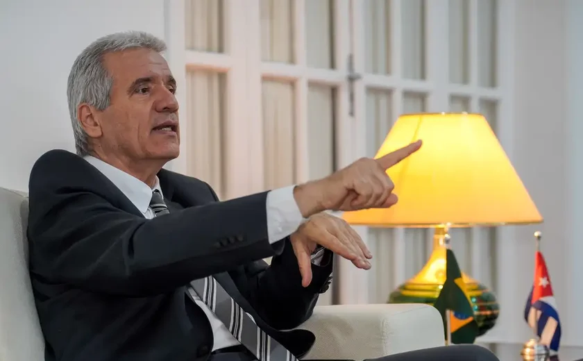 Embaixador de Cuba chama de genocídio medidas de Trump sobre petróleo