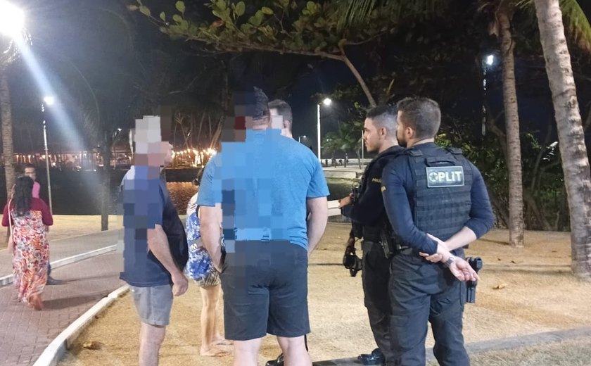 Homem é detido após surto e agressões contra familiares em área de praia
