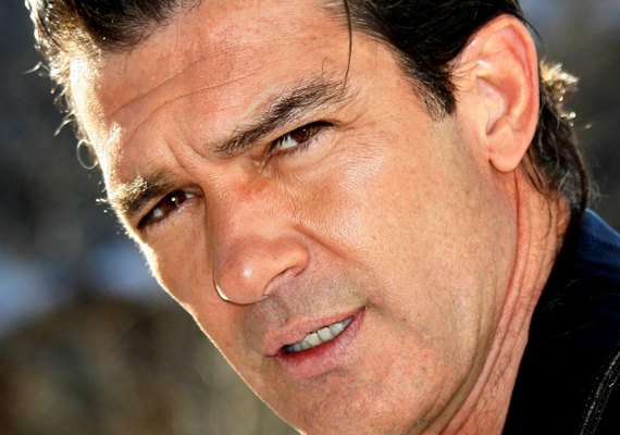 Ator Antonio Banderas vai para hospital com fortes dores no peito