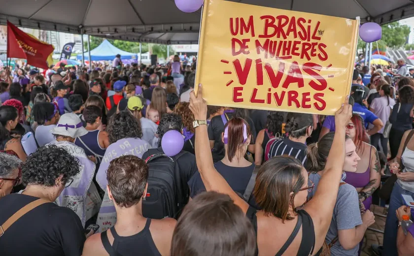 Violência muda rotina e escolhas de 98% das mulheres brasileiras