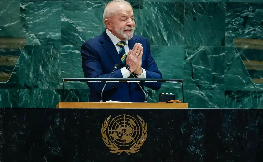 Lula diz que regulação de big techs evita 'terra sem lei' na internet