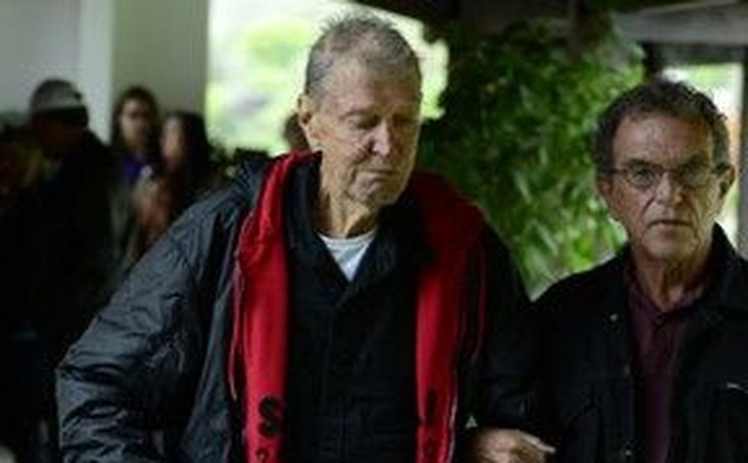 Aos 85 anos, pai da apresentadora Xuxa é internado em hospital do Rio