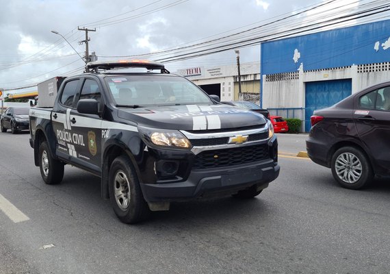 Homem suspeito de estuprar a própria filha e ter envolvimento com tráfico de drogas é preso em Maceió