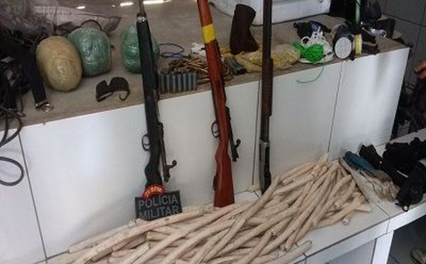 PM detém suspeitos de roubos a bancos com armas, munições e bananas de dinamite