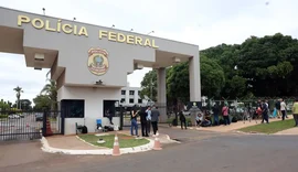 'Sala de Estado' da PF onde Bolsonaro deve ficar detido tem cama, TV, banheiro e frigobar