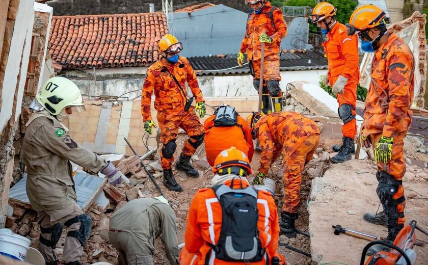 Bombeiros encontram 9ª vitima de desabamento em Fortaleza