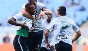 Botafogo bate Grêmio fora de casa e vai à Libertadores