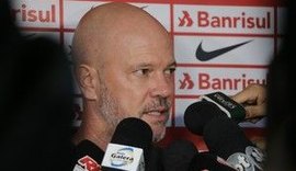 Antônio Carlos Zago completa 20 jogos e supera números de Argel e Roth