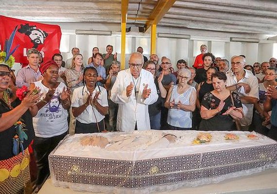 Lula não aceitaria se reunir com a família em um quartel, afirma advogado