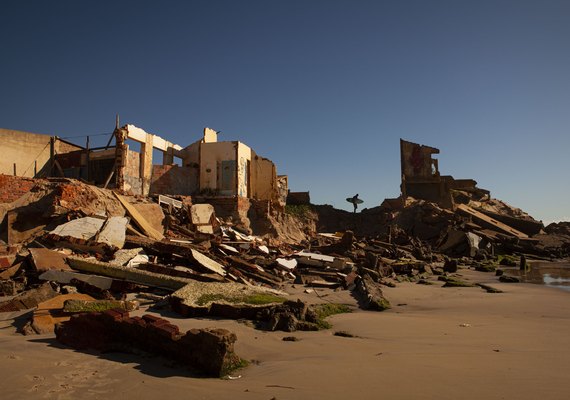 O balneário de Atafona está desaparecendo com o avanço do mar