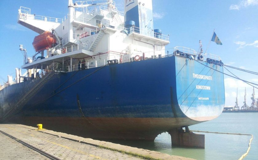 Carregamentos de açúcar em navios são paralisados no Porto de Maceió