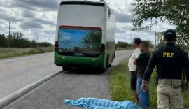 Mulher morre após ser atropelada por ônibus na BR-423, em Delmiro Gouveia
