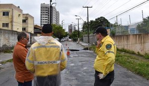 Após fortes chuvas, vias no Pinheiro são interditadas e linhas de ônibus são alteradas