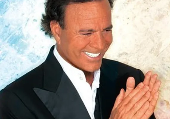Julio Iglesias é acusado de assédio por ex-funcionárias