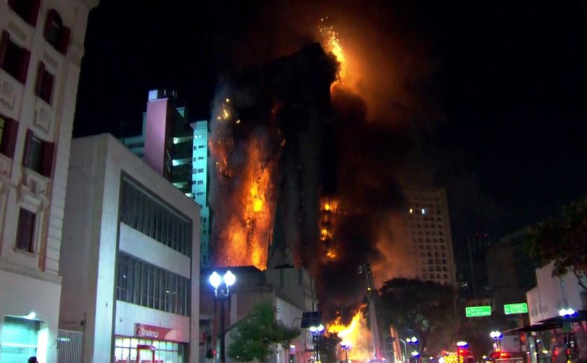 Vítimas do incêndio em São Paulo começam a receber auxílio-moradia