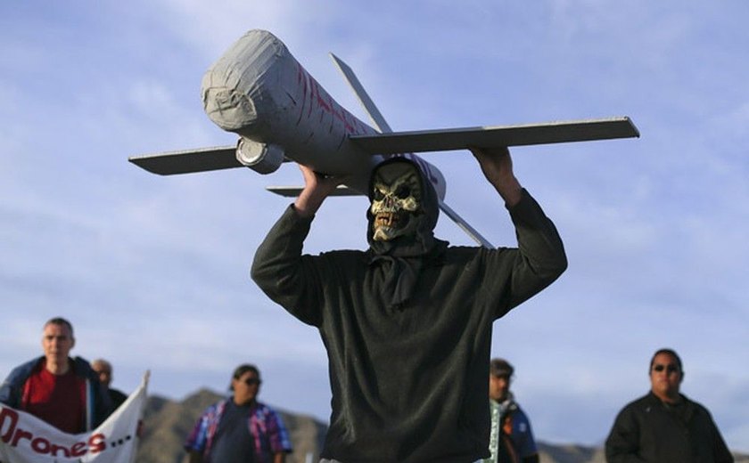 Possível drone dos EUA mata islâmicos na fronteira entre Paquistão e Afeganistão