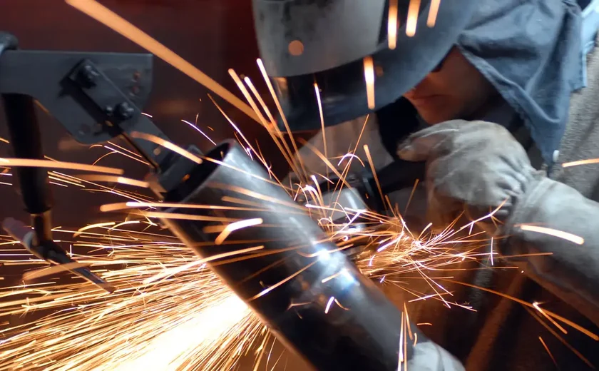 Faturamento da indústria fica estagnado em 2025