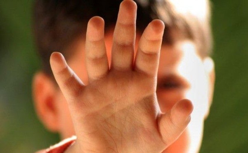 Vizinhos impedem pai agressor de enforcar criança de 3 anos na Sururu de Capote