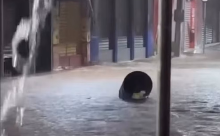 Chuva intensa provoca alagamentos e transtornos em Palmeira dos Índios