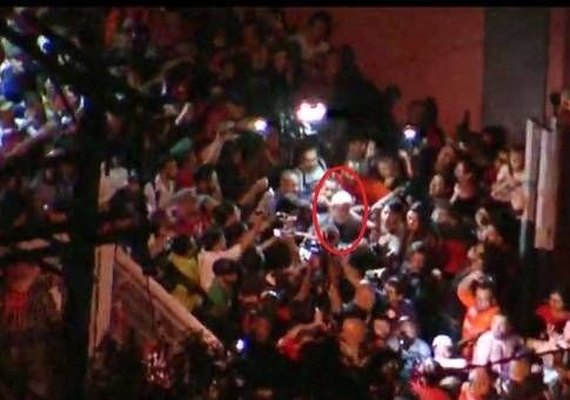 Escoltado pela Polícia Federal, Lula se entrega à Justiça em São Paulo