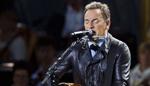 Bruce Springsteen canta em protesto contra Trump e o chama de 'vigarista'