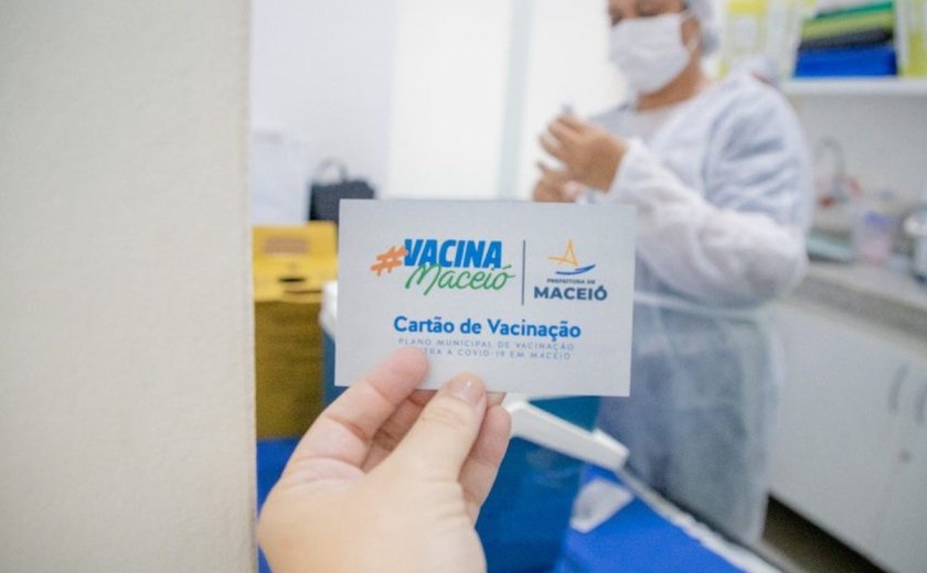 Maceió começa a vacinar pessoas com 30 anos ou mais com a 4ª dose