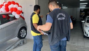 Equipes de fiscais do Procon Maceió notificam 11 lojas de automóveis seminovos