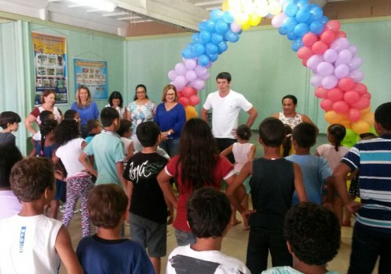 Aulas da rede municipal de ensino público começaram hoje (6), em Palmeira