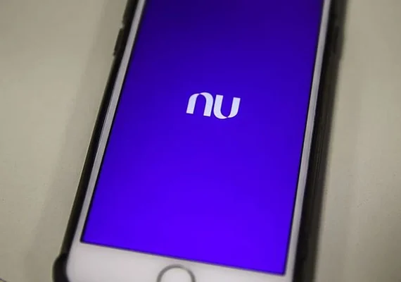 Clientes do Nubank reclamam de falha no aplicativo e dinheiro bloqueado