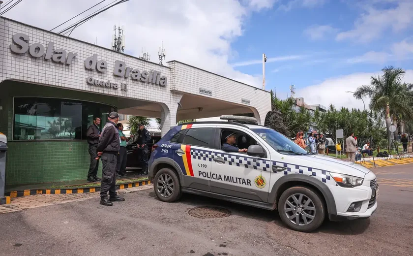 Moraes nega livre acesso de filhos de Bolsonaro à prisão domiciliar