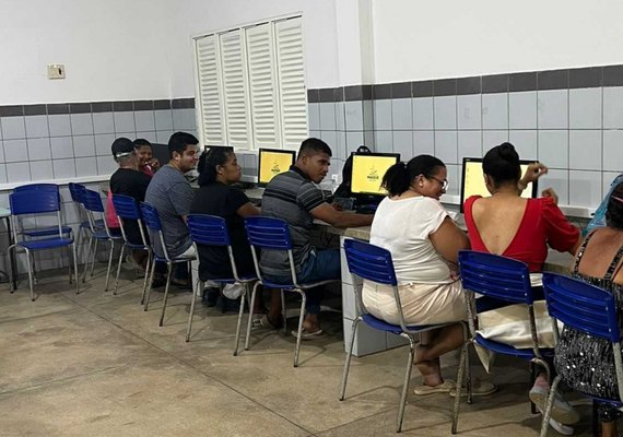 Projeto promove inclusão digital para estudantes da Educação de Jovens, Adultos e Idosos