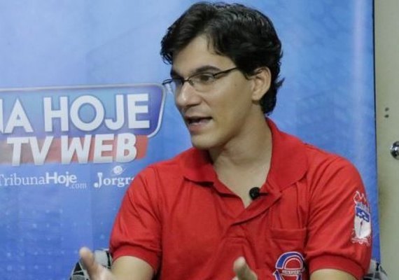 Alcolumbre está curado da Covid-19 e volta às atividades