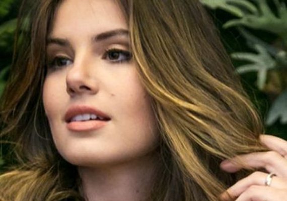 Atriz global leva bronca de diretor de novela após corte de cabelo sem autorização