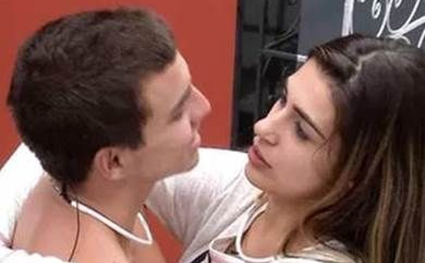 Enquete 'BBB 17': Saída de Manoel deve 'libertar' Vivian no reality