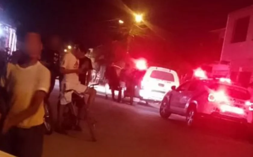 Jovem de 19 anos é morto na frente do filho por criminosos que se passaram por entregadores de delivery