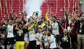 Corinthians vence Flamengo e é bicampeão da Supercopa Rei