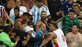 Torcedores brigam no Maracanã e início de Brasil e Argentina é atrasado em meia hora