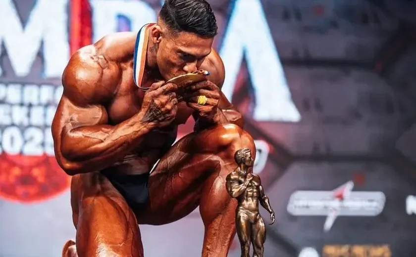 Ramon Dino faz história ao conquistar o primeiro título da história do Brasil no Mr. Olympia