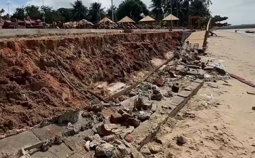 Ressaca do mar e vento forte causam destruição