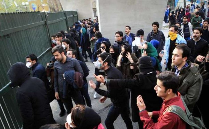 Ao menos 23 morrem em protestos no Irã, diz mídia estatal