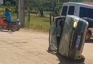 Acidente entre carro e van deixa feridos na AL-130, em Santana do Ipanema
