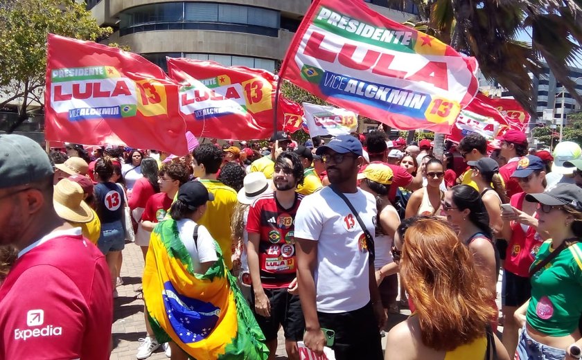 Caminhada em Maceió reforça mobilização pela reeleição de Lula a uma semana do segundo turno